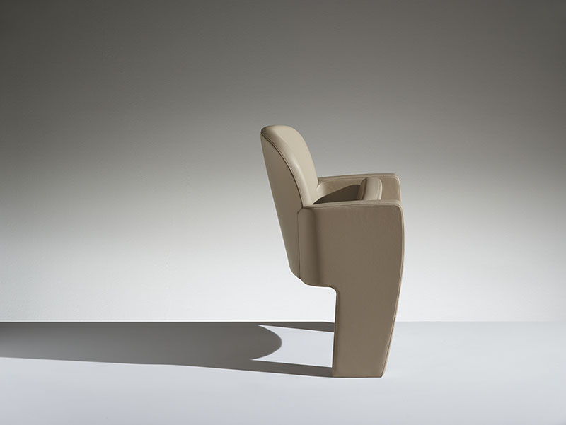 Conference armchair Tail LAMM