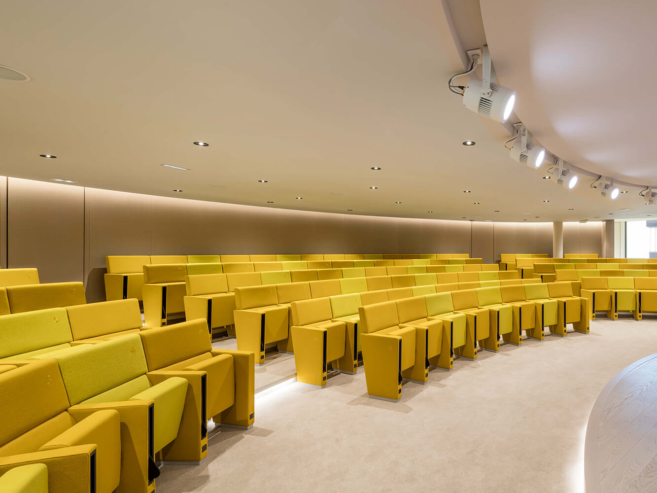 Austerlitz Auditorium - L213 armchairs by LAMM