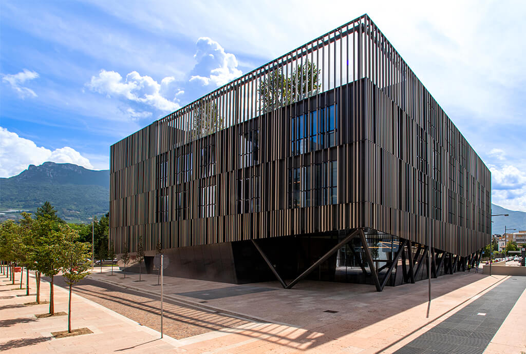 On Time armchairs for the configurable auditorium of the new ITAS Forum in Trento