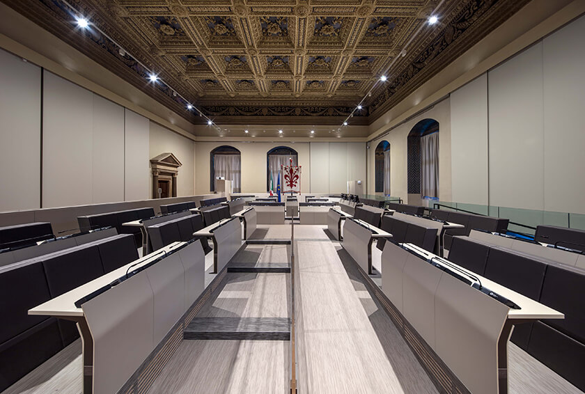 Genya armchairs and E5000 study benches for Sala dei Duecento inside Palazzo Vecchio in Florence