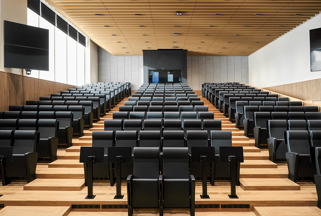 Unica armchairs ‘dress up’ the Lecture Hall of TBS Education, the prestigious business school in Barcelona